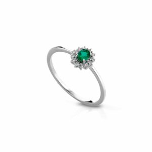 Diskretan prsten sa smaragdom
